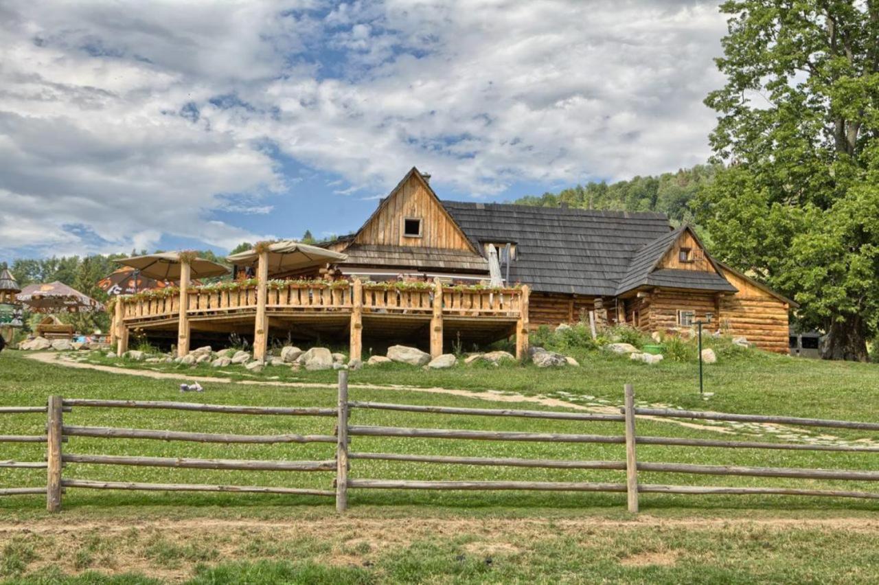 Penzion Zbojnicky Halas Hotel Tisovec Exterior photo